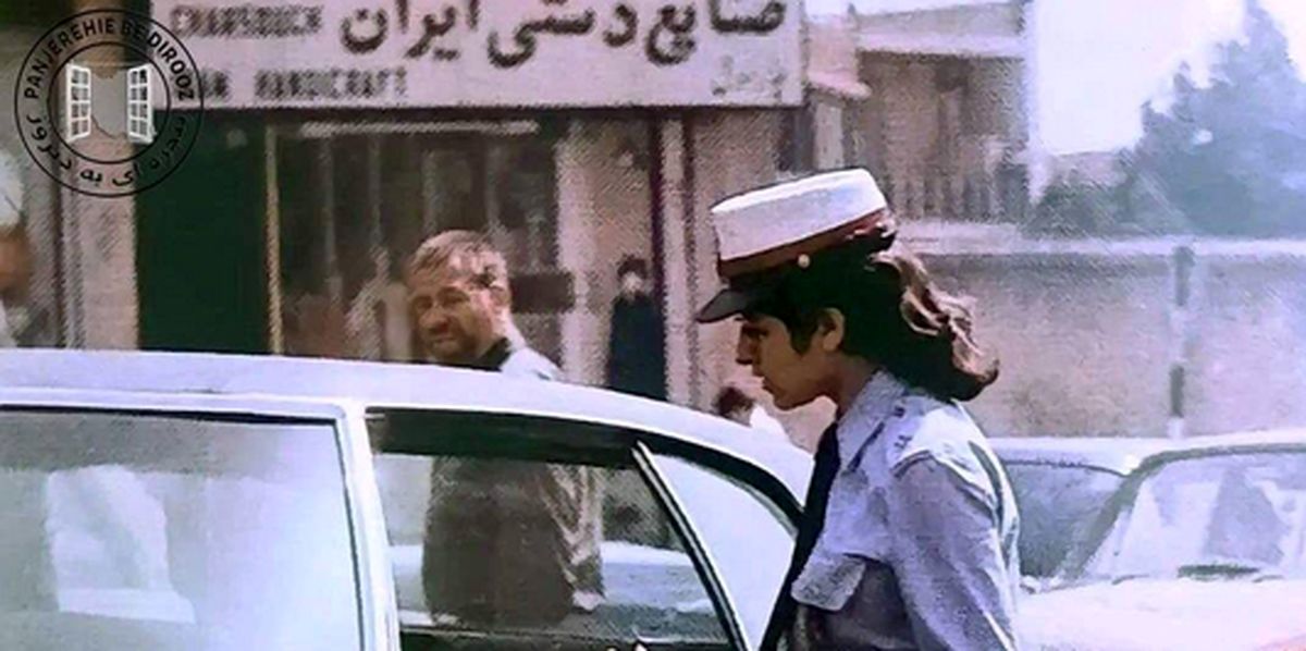 خاطره‌بازی|علی پروین در محاصره 2 زن در سیدنی، خانم افسر پلیس تهران - سال 1354، پوشش جوانان تهرانی 87
