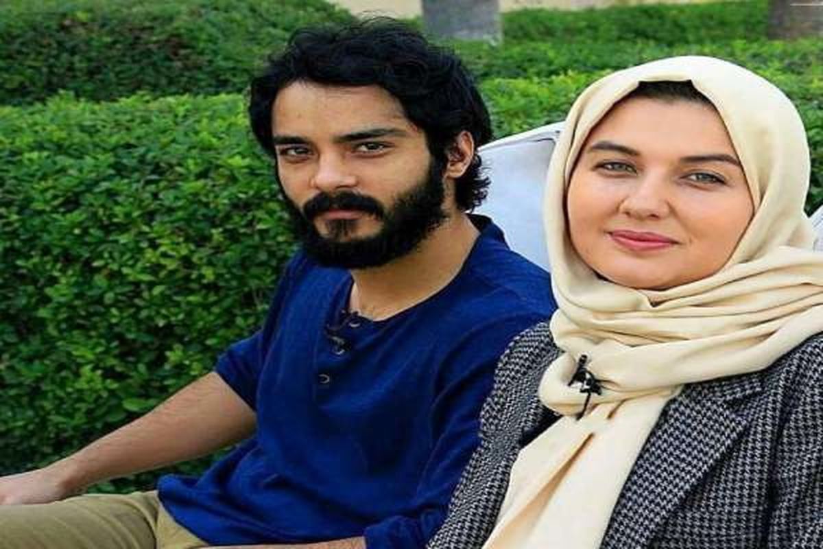 نگاه روز | گلوریا هاردی با تیپ ساده در پشت صحنه تئاتر جدید نازنین بیاتی