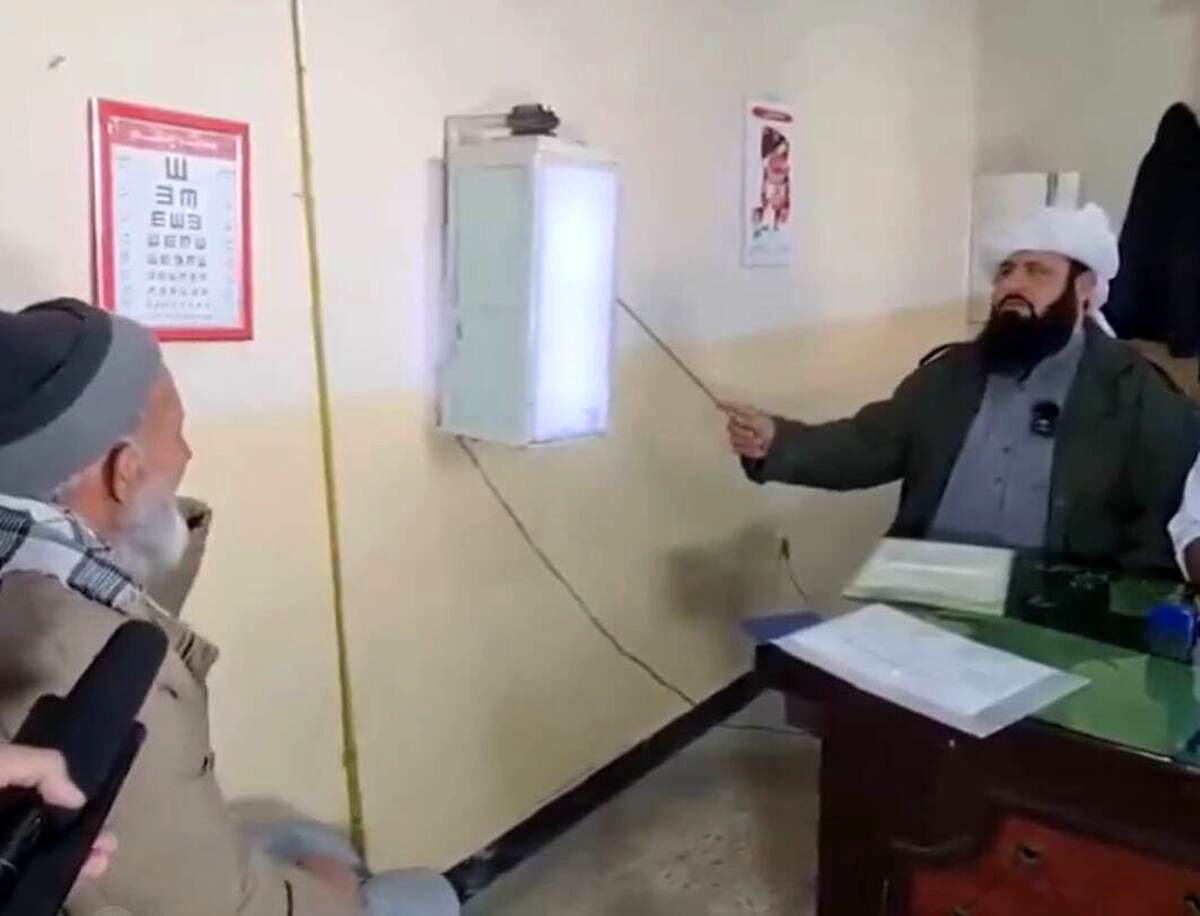 تماشا کنید | تبدیل شدن یک عضو طالبان از نانوا به چشم پزشک!