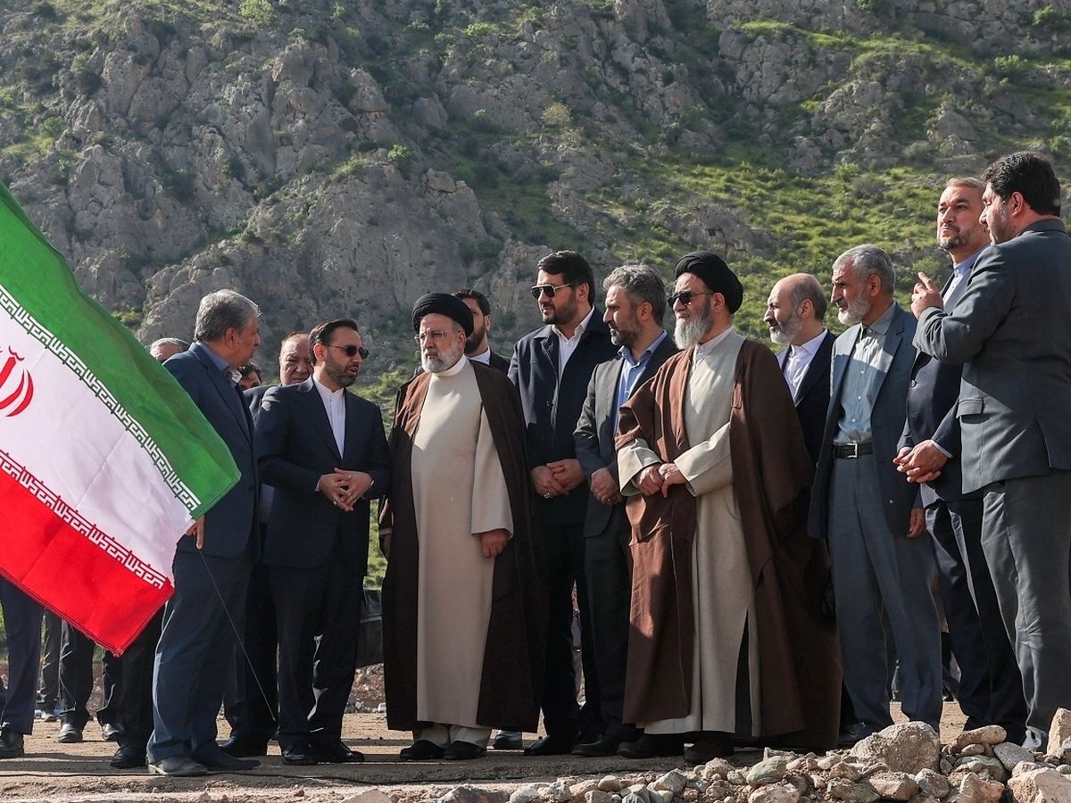 عکس | وقتی رئیسی در دهه 70 رئیس سازمان بازرسی بود