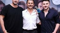 عکس یادگاری امین حیایی با عوامل نمایش "شب امتحان" + عکس
