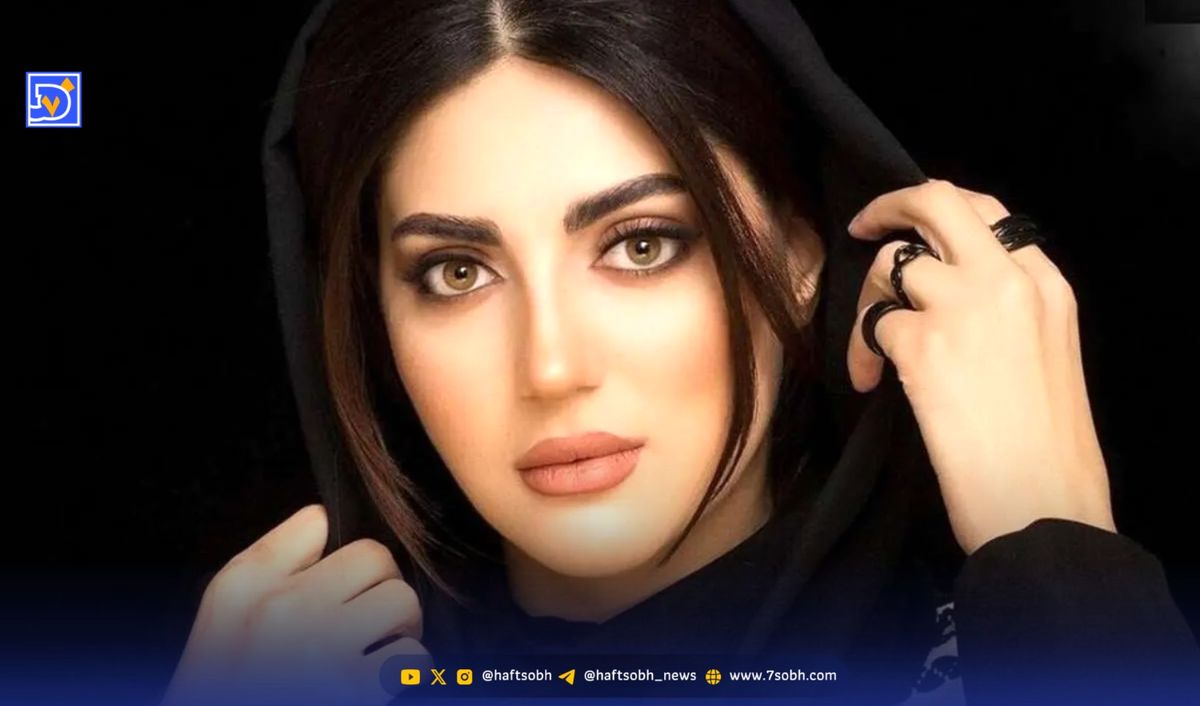 استایل| «هلیا امامی» با استایل شیک مخملی و رنگ سورمه‌ای چشم هارا خیره کرد!