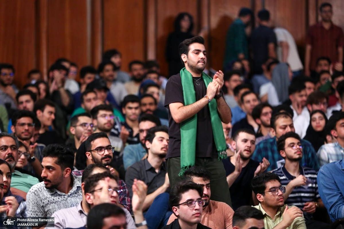 ببینید| جو سالن برج میلاد بعد از حرکت جنجالی مشاور پزشکیان