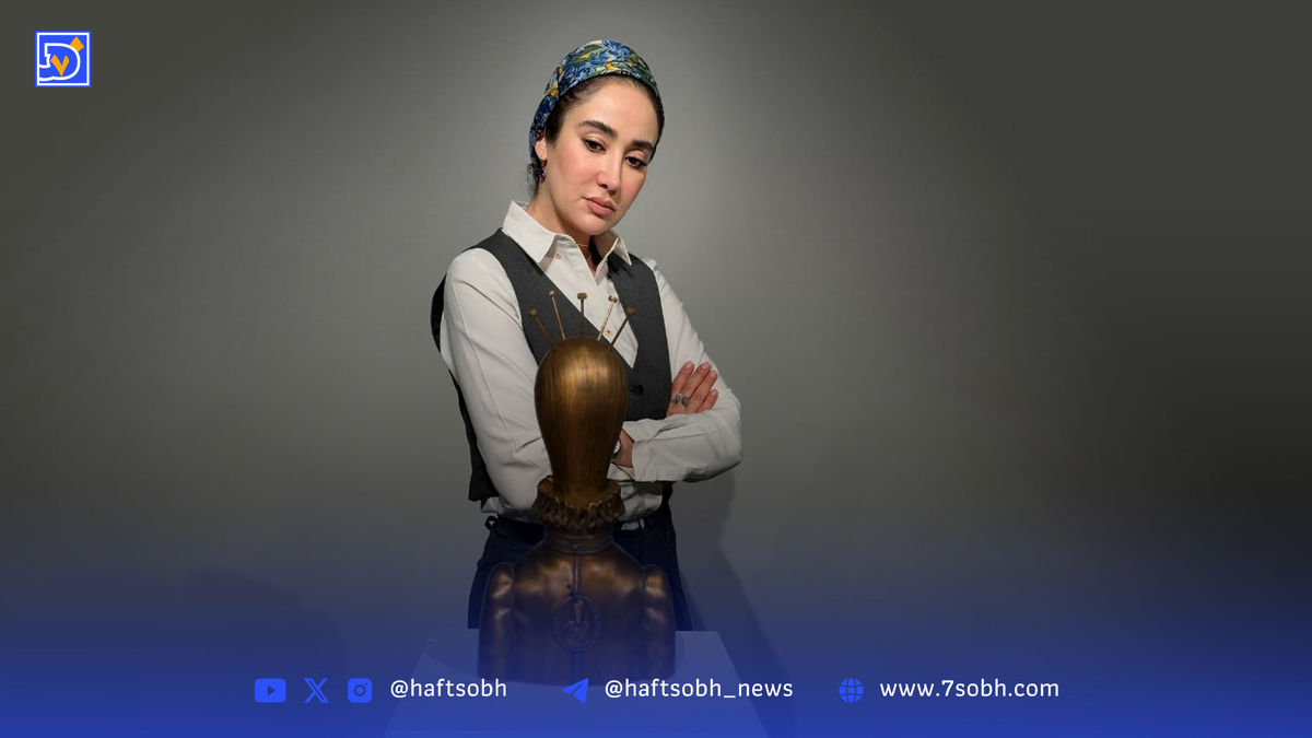 قاب امروز| استایل خاص بهاره افشاری در یک گالری گردی