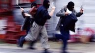  لحظات سرقت مسلحانه از یک طلافروشی در ولیعصر تهران؛ تهدید طلا فروش با تفنگ + فیلم