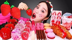 طرز تهیه دسر توت فرنگی؛ دسر مورد علاقه دختر بچه‌ها (ویدیو)