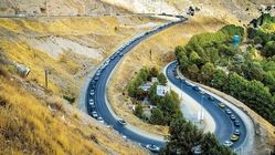 ترافیک در محورهای ورودی و خروجی گیلان همچنان فوق سنگین است