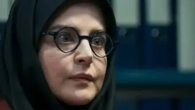  استایل و چهره متفاوت همسر مهران مدیری در سریال مرد سه هزار چهره خارج از قاب تلویزیون