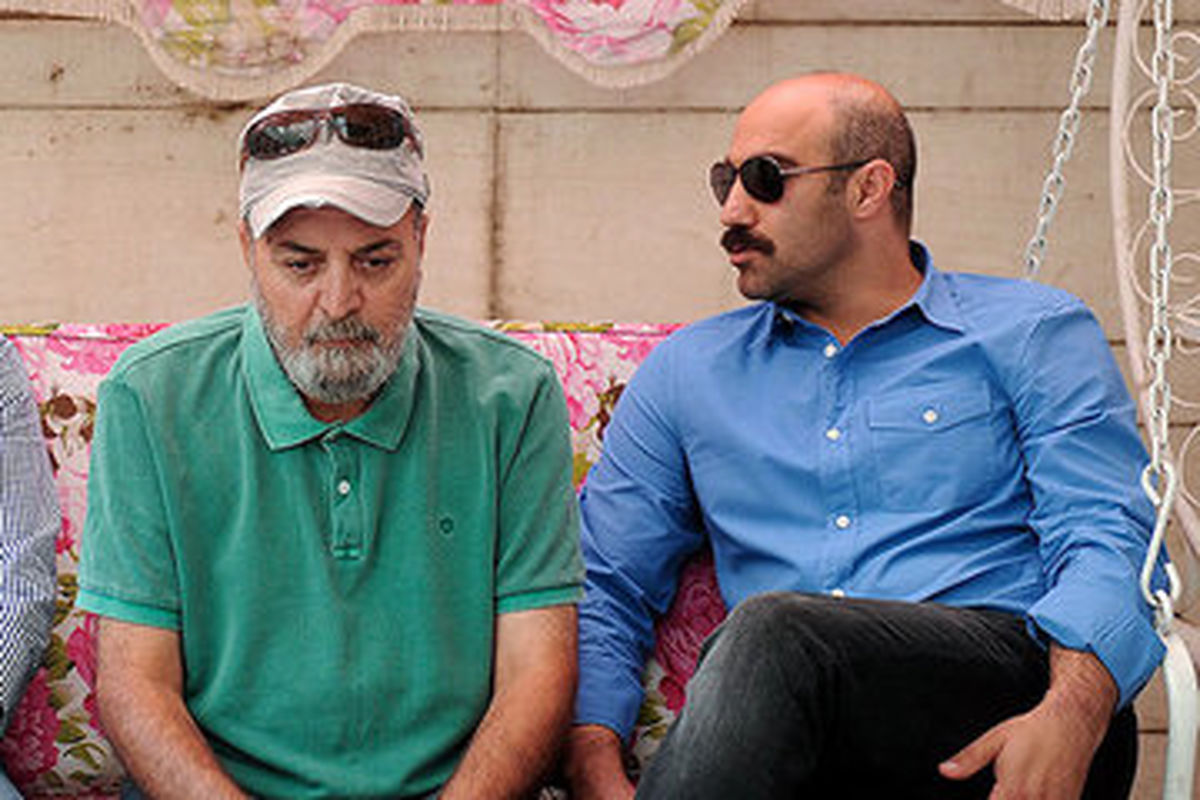 ژست جالب نقی معمولی و رحمت در پشت صحنه پایتخت ۷