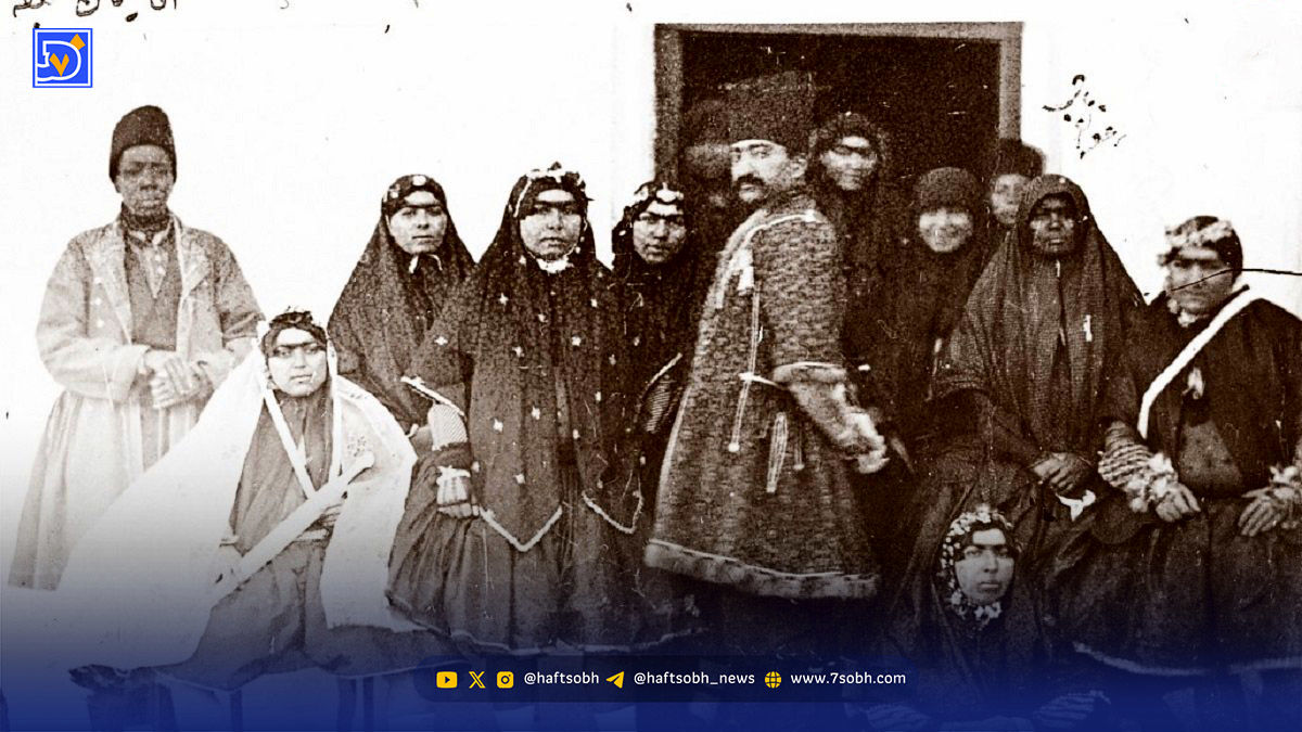 سفر در زمان | ژست خاص جوجوق، یکی از زنان جوان ناصرالدین‌شاه
