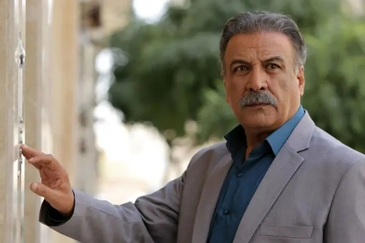 سفر در زمان | عبدالرضا اکبری «امید ثروتیان» آنام در حال پیاده روی 8 سال بعد سریال