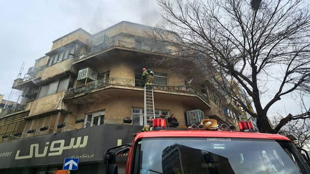 آتشسوزی هولناک مغازهای در خیابان جمهوری