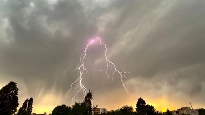 
هشدار نسبت به وقوع طوفان و کاهش دما در تهران
