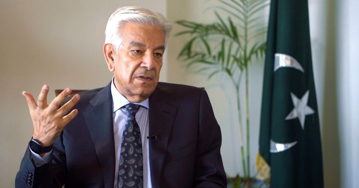 وزیر دفاع پاکستان؛ به هر شکل ممکن کنار ایران ایستاده ایم