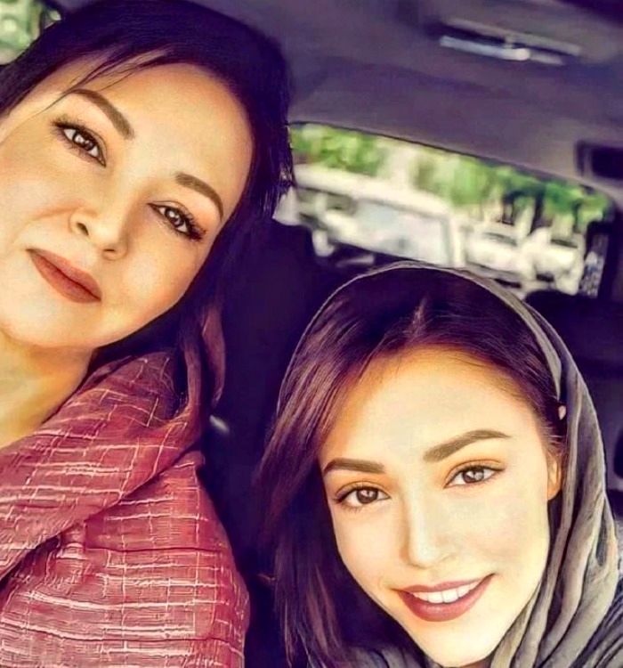 سوگل خلیق و مادرش