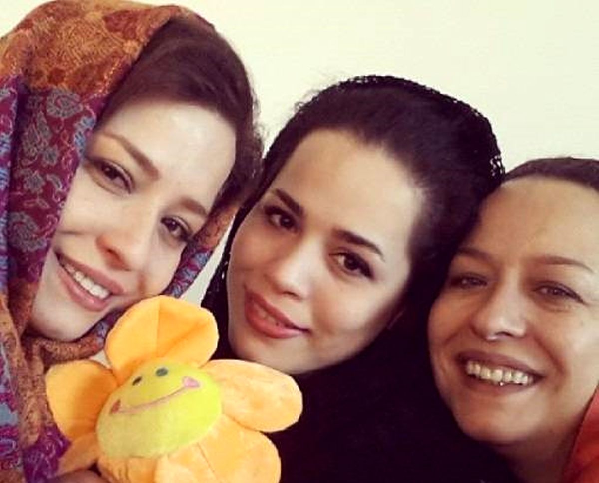 سفر در زمان؛ «آزیتا حاجیان» در کودکی در کنار دایی هایش؛ دهه 40/ عکس