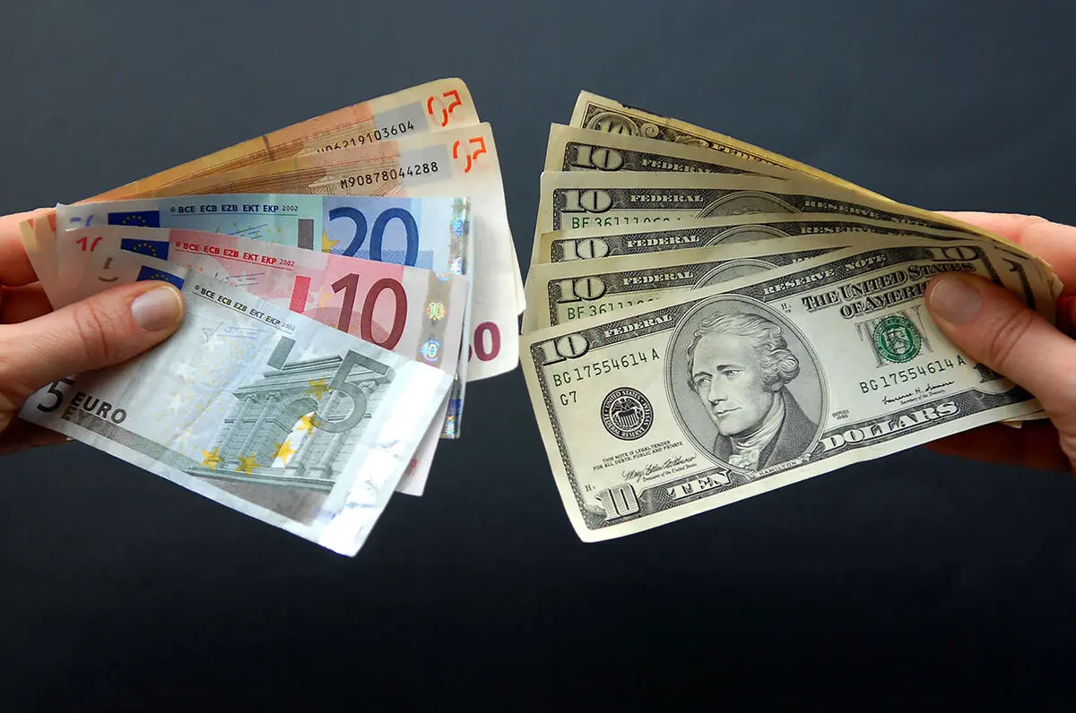 دلار در مرز 212 هزار تومان / آخرین قیمت دلار و یورو در بازار تهران امروز 9 شهریور