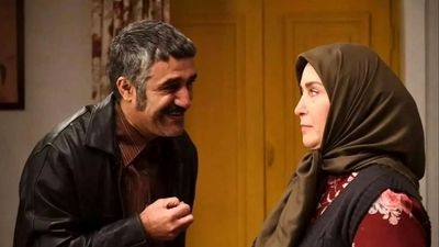 دردودل و زاری محسن تنابنده سرخاک مادرش در علی آباد (ویدیو)