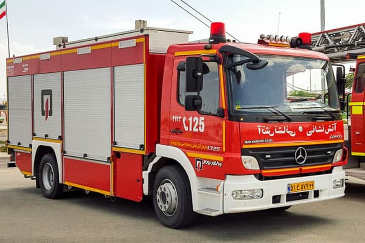 دردسر کودک بازیگوش برای زن جوان در پارکینگ