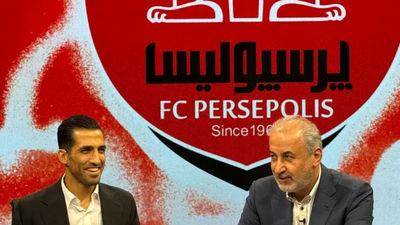 وحید امیری یک سال دیگر با پرسپولیس تمدید کرد + لحظه امضا قرارداد