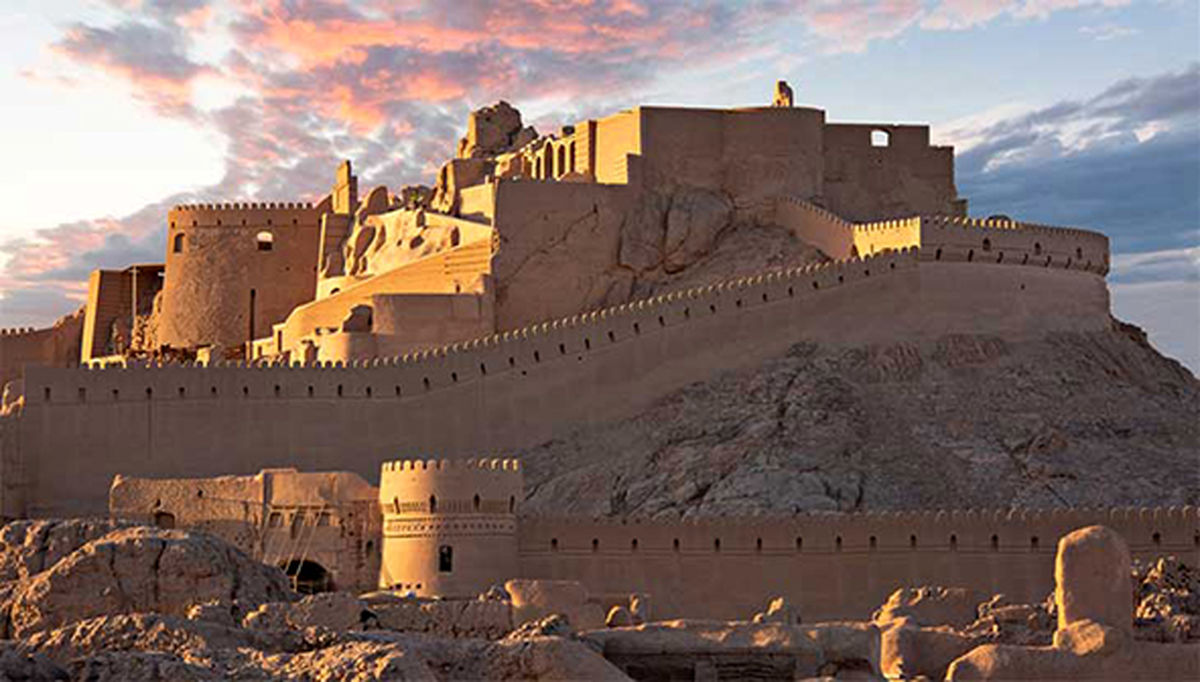سرزمین معدن، پسته، خرما و خودرو
