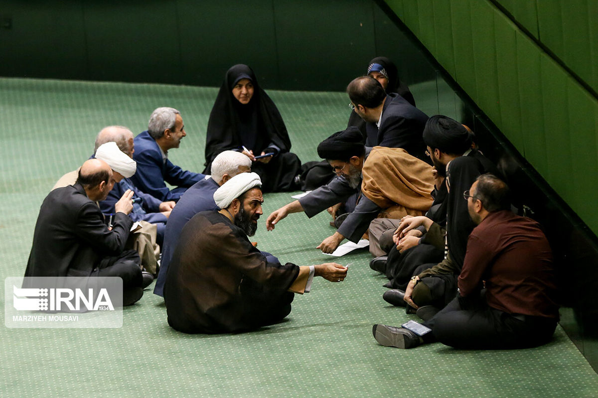 نمایندگان مجلس به شوخی رأی میدهند و قانون تصویب میکنند؟