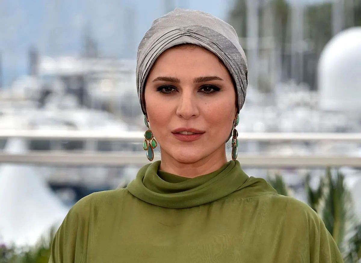 عکس هنری سحر دولتشاهی در غروب دریا