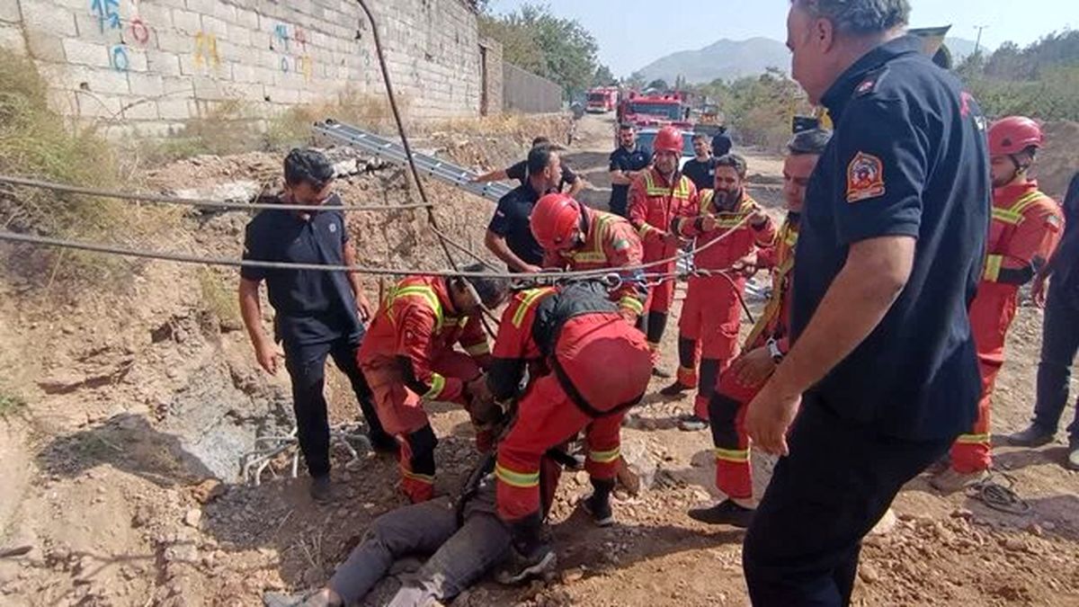 سقوط کارگر جوان به داخل چاه ۱۲ متری در خیابان دماوند