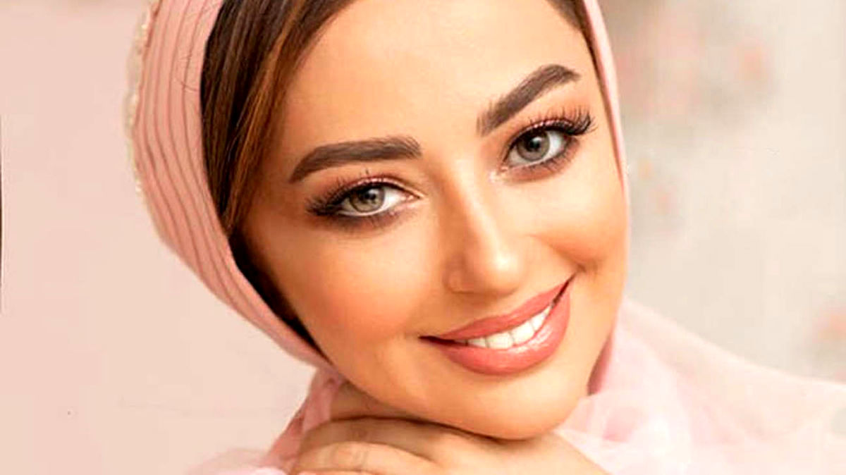 نفیسه روشن با آدم فضاییها در سفرش به چین عکس گرفت