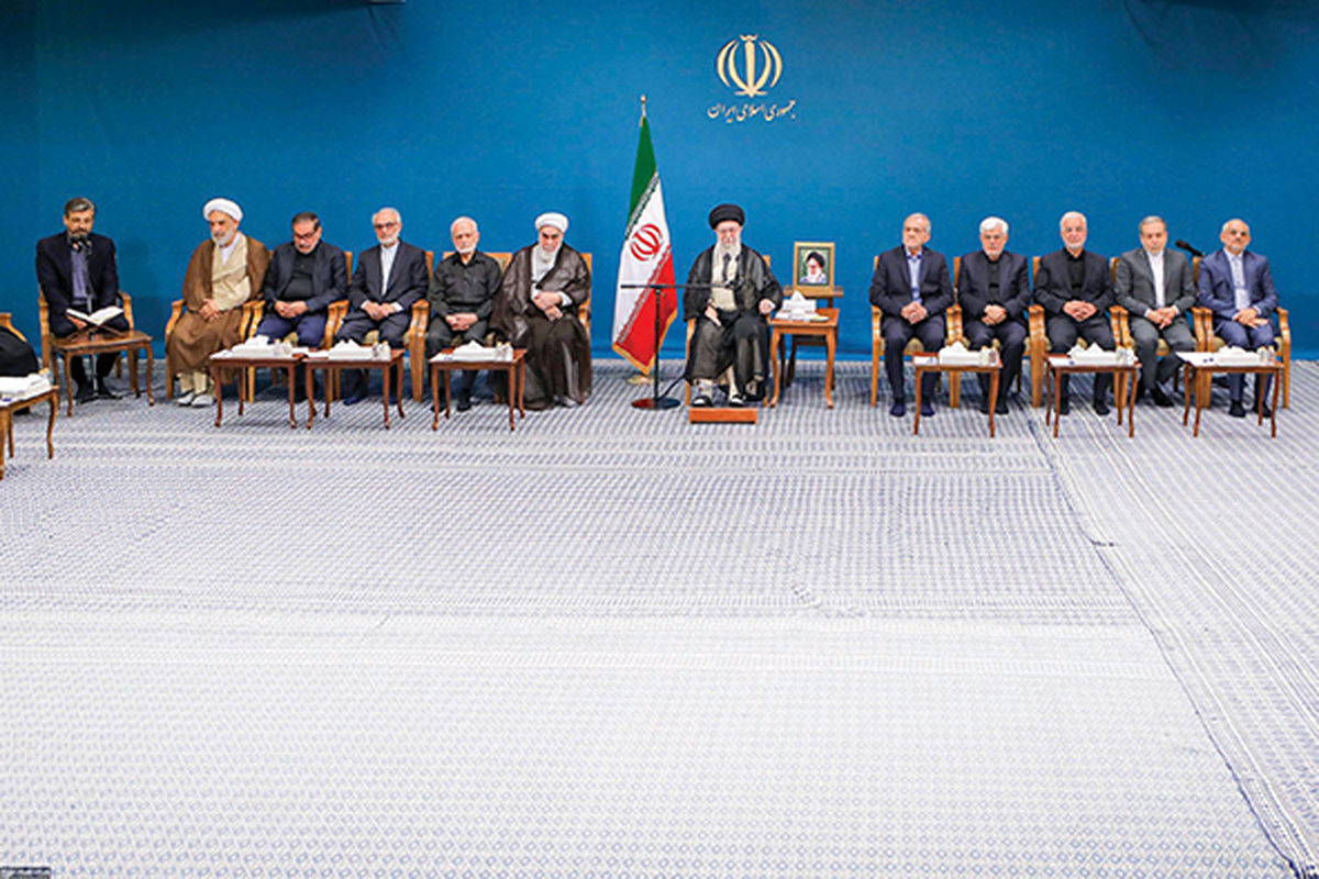 جمعِ بزرگان| درباره تصویری که میتواند نمایی از ثبات سیاسی کشور، ۱۰۰ روز بعد از فاجعه ورزقان باشد