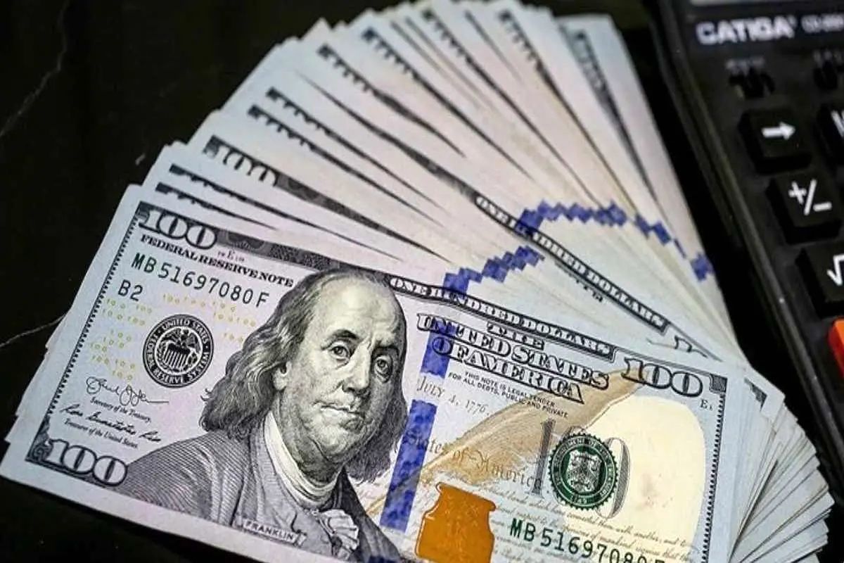 کاهش دلار آزاد به ۸۶ هزار تومان؛ شکاف ۱۵ هزار تومانی با نرخ رسمی تثبیت شد