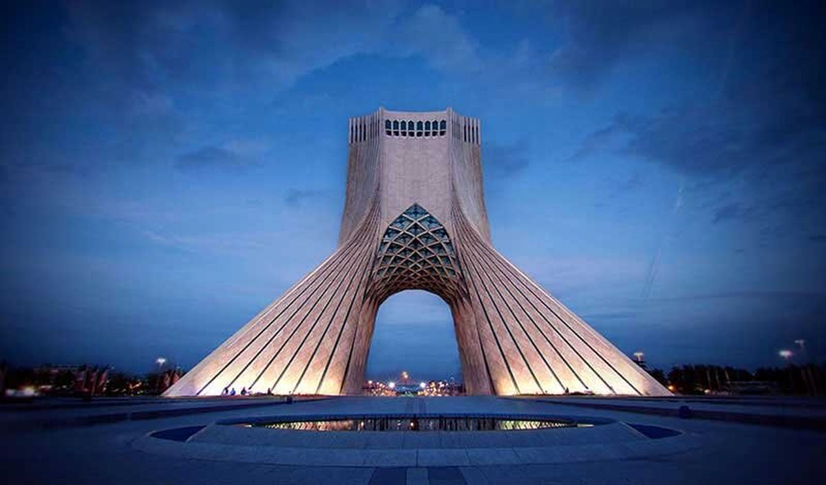هوش مصنوعی باز هم کار خودشو کرد؛ نسخههای خارجی برج آزادی رونمایی شد + عکس