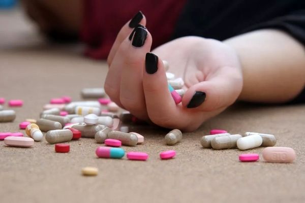خودکشی یک زن به خاطر نداشتن هوو! + عکس