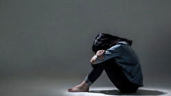 ۸ نشانه کسی که دلتنگ شماست، اما از گفتن واهمه دارد