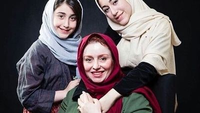 فیلم | آواز خواندن احساسی ژاله صامتی و دخترش روی صحنه