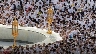 مراسم استقبال خادمان رضوی از زائران در پایانه‌های مسافربری مشهدالرضا (ع)+ فیلم