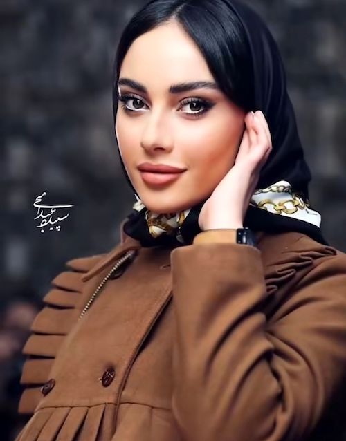 مسیر رشد ترلان پروانه در قاب تصویر