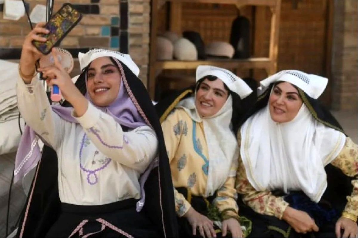 سلفی بازیگران خانم سریال بامداد خمار 1