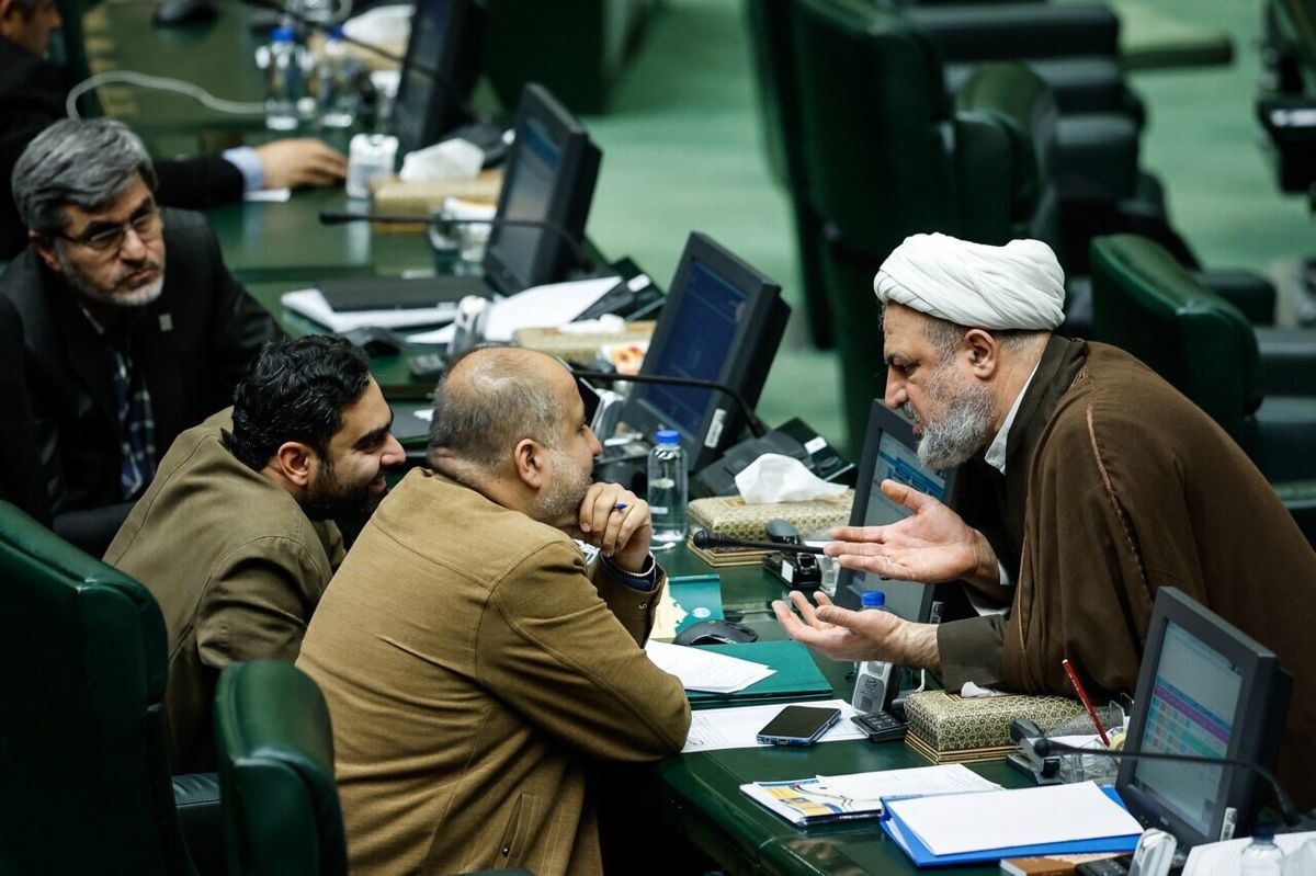 استعفای 43 نماینده جبهه پایداری از مجلس شورای اسلامی؛ شایعه یا واقعیت؟