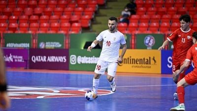 استقبال گرم همسر باحجاب سالار آقاپور از مرد سال فوتسال آسیا + عکس