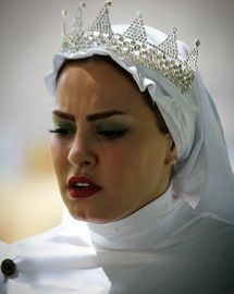 دنیا فتحی