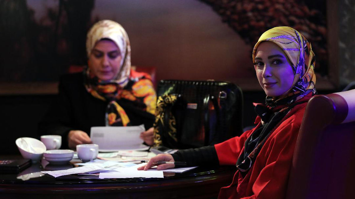 عکس| سفر به تاریخ؛ «تینا وصال» در کنار «جواد جوادی و مسعود تابش» در پشتصحنه «بچه مهندس»