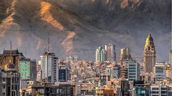 وقوع گرد و خاک با وزش باد بهاری در تهران 