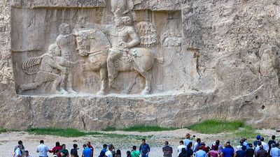 لحظه وحشتناک بلعیده شدن ۹ هکتار زمین توسط دریا (ویدیو)