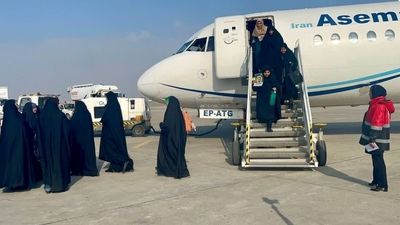 2 زن خلبان میزبان خانم وزیر در پرواز گناباد + عکس
