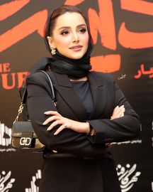 نازنین بیاتی در لاک پشت