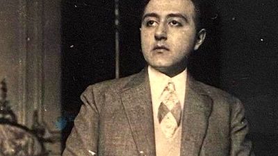 سفر در زمان؛ تصویر احمدشاه روی پیراهن دختر عکاس‌باشی
