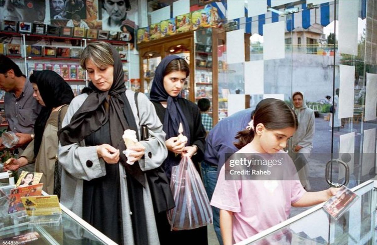 قاب تاریخ| اعظم طالقانی، فروش سیدی مجاز، خلبان نیروی هوایی ارتش و عروسی در فسای شیراز