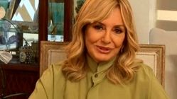 عکس سفر در زمان / گوگوش و شهرام شب پره با فرزان دلجو در کوچه پس کوچه های برفی تهران !