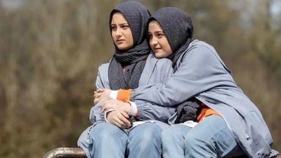 تفریحات لاکچری سارا و نیکا پایتخت در خارج از کشور + عکس